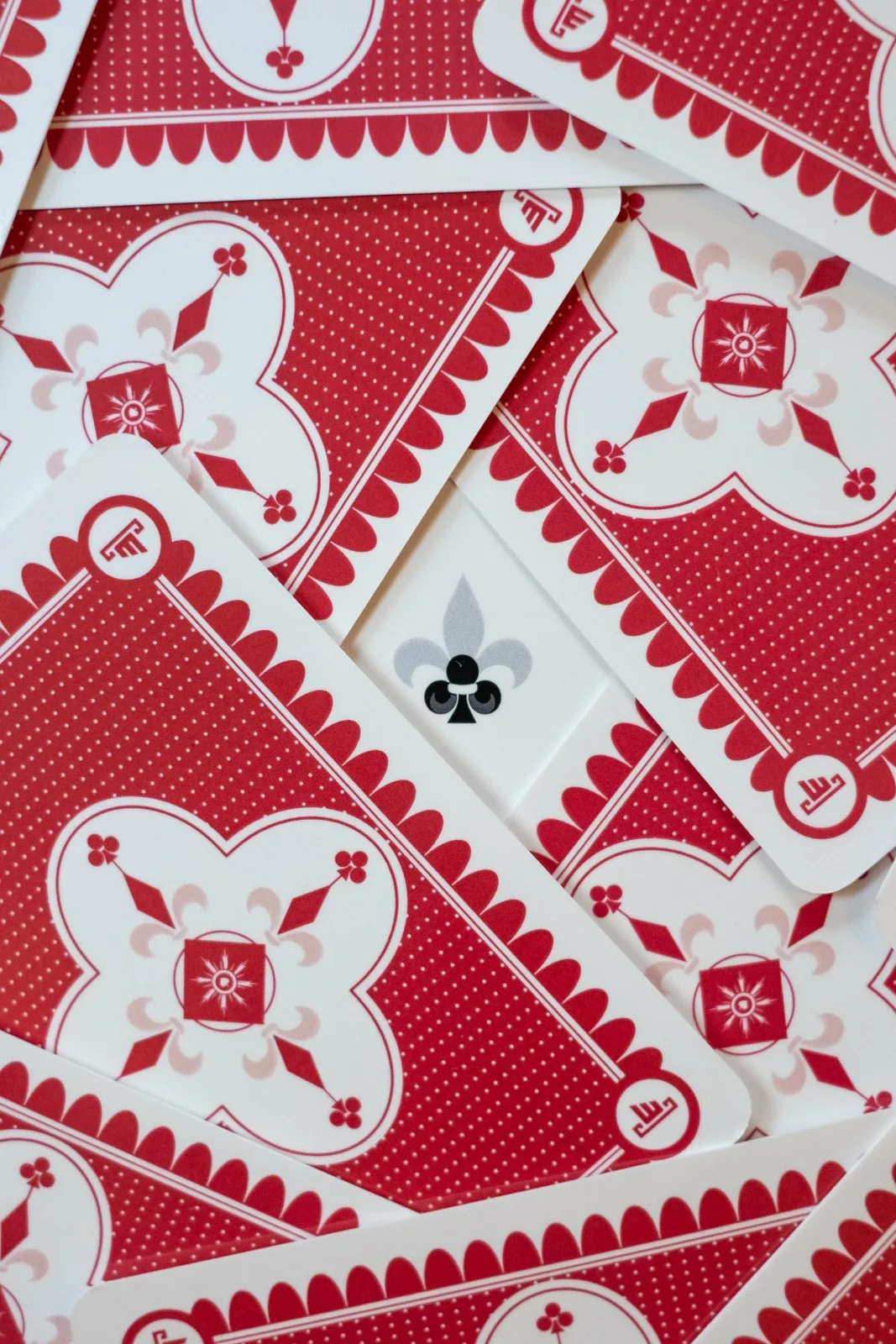 Cartes Les Rois de France à dos rouge, quadrilobes et fleurs de lys